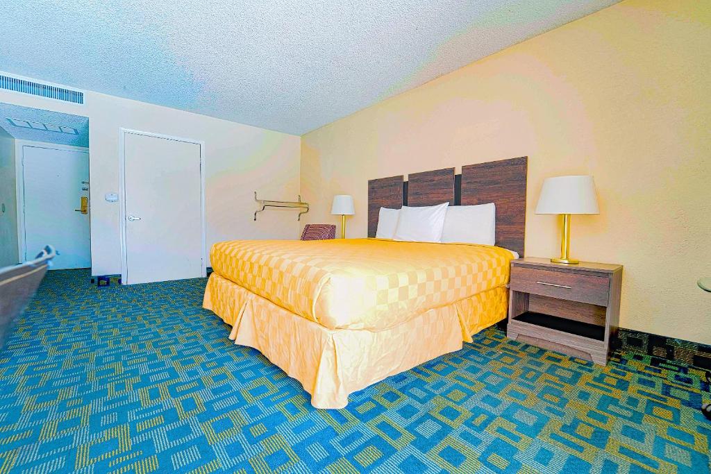 Royal Plaza Inn - Cama King-size Acessível