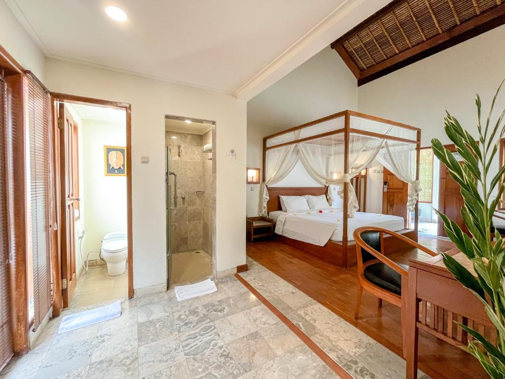Koupelna v ubytování The Lagoon Bali Pool Hotel and Suites