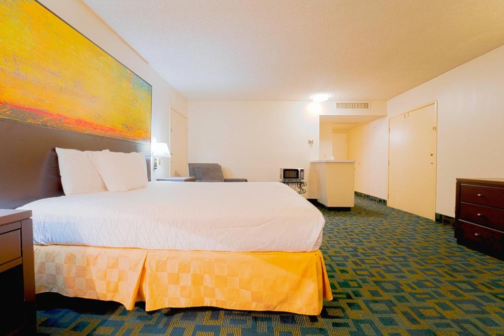 Royal Plaza Inn - Cama King-size Com Vista Piscina
