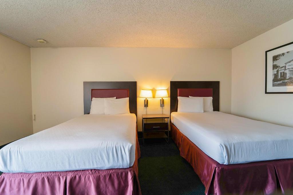 Royal Plaza Inn - Vista Piscina, 2 Camas Queen-Size