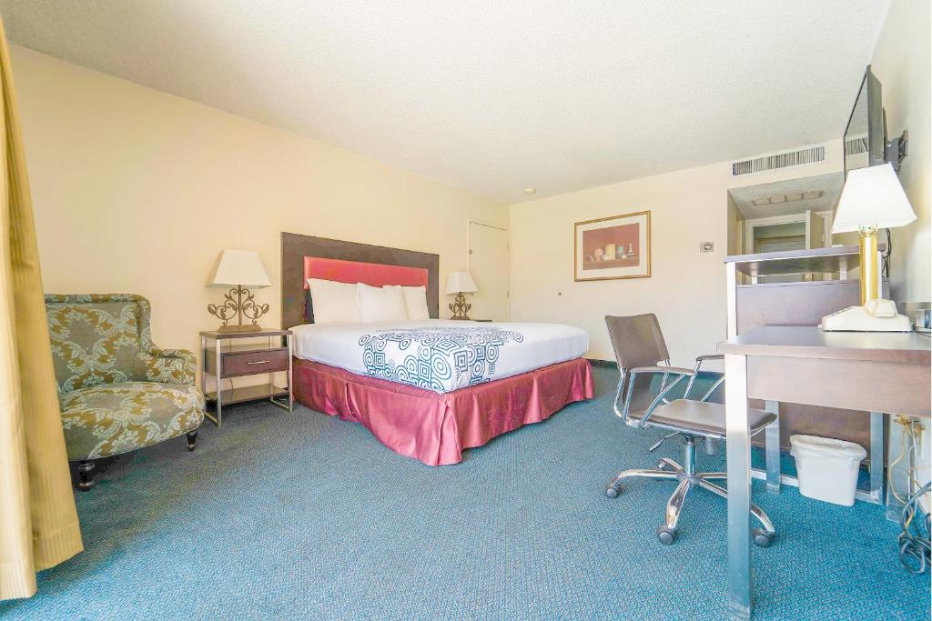 Royal Plaza Inn - Cama King-size Deluxe