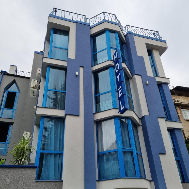 Хотел Европа - Housity