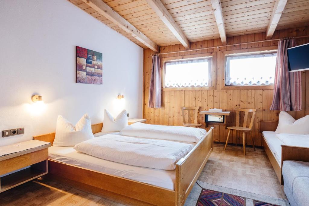 Postel nebo postele na pokoji v ubytování Hotel Andrea
