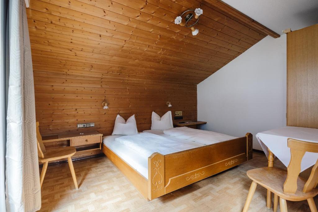 Postel nebo postele na pokoji v ubytování Hotel Andrea