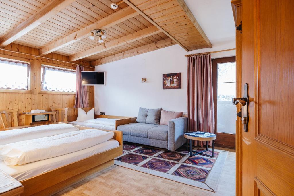 Postel nebo postele na pokoji v ubytování Hotel Andrea