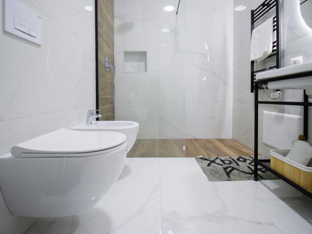 LUXURY Rooftop 23 - Image 8