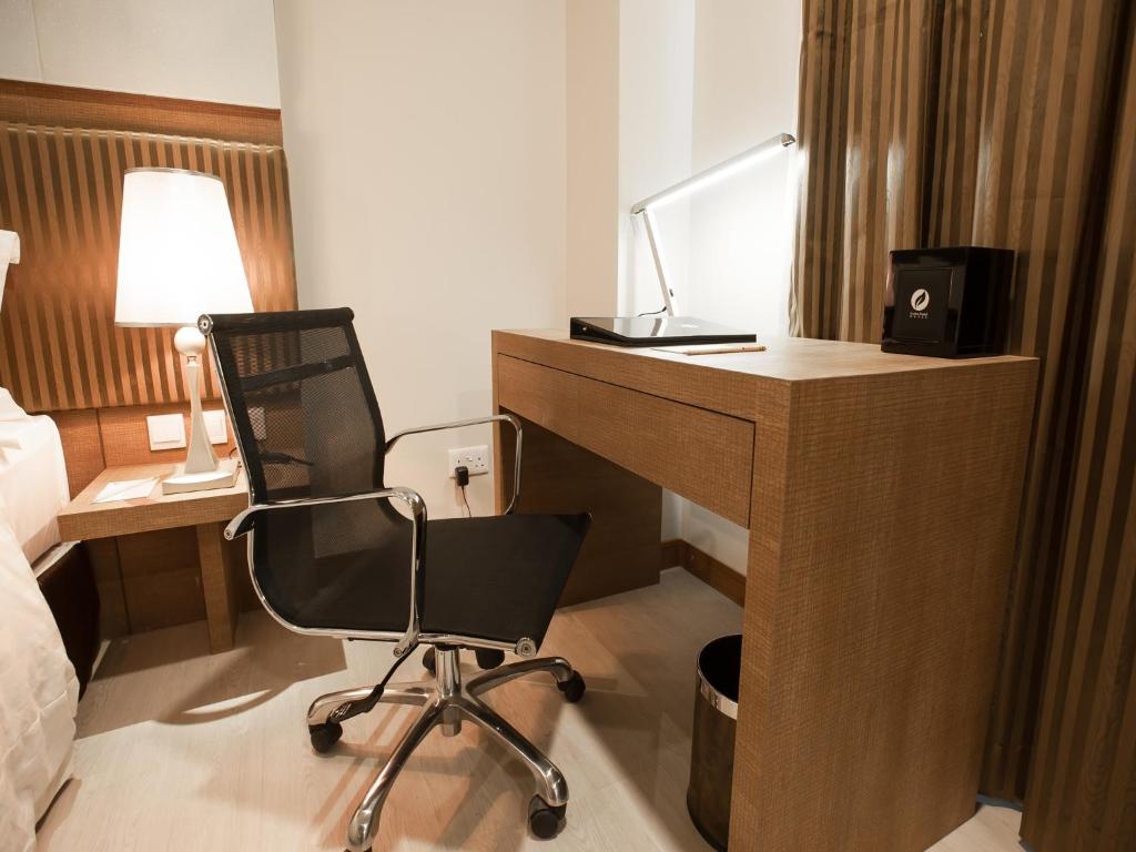 Телевизор и/или развлекательный центр в Garden Sentral Hotel