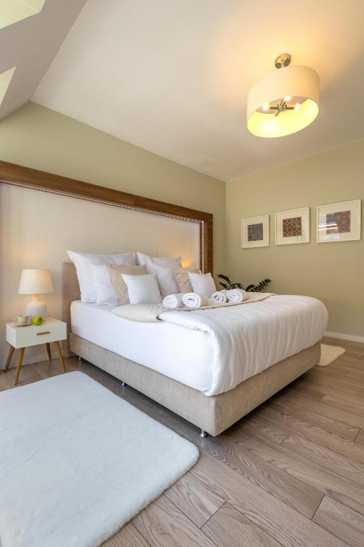 Posteľ alebo postele v izbe v ubytovaní Apartament 24 AbsyntApart Rynek Wrocław
