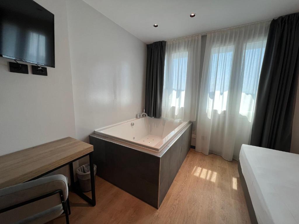 Postel nebo postele na pokoji v ubytování Hotel Leonessa