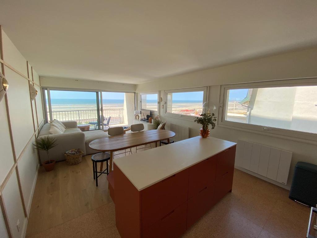 Photo de la galerie de l'établissement Appartement Sunshine - Vue mer magnifique T4 traversant, à Le Touquet-Paris-Plage