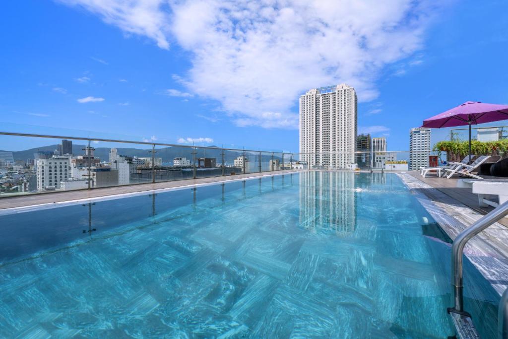 Bazén v ubytování Aria Grand Hotel & Spa nebo v jeho okolí