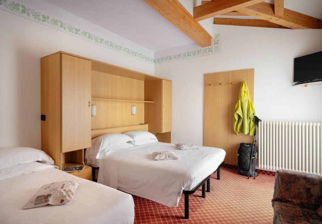 Łóżko lub łóżka w pokoju w obiekcie Hotel Villa Emma