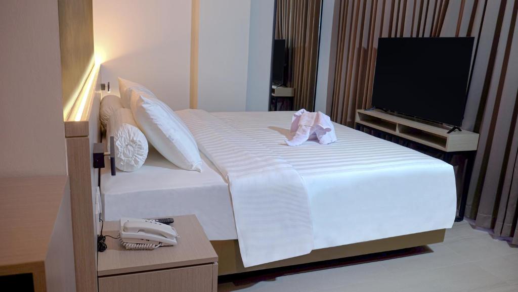 TV a/nebo společenská místnost v ubytování Front One Boutique Hotel Taman Anggrek