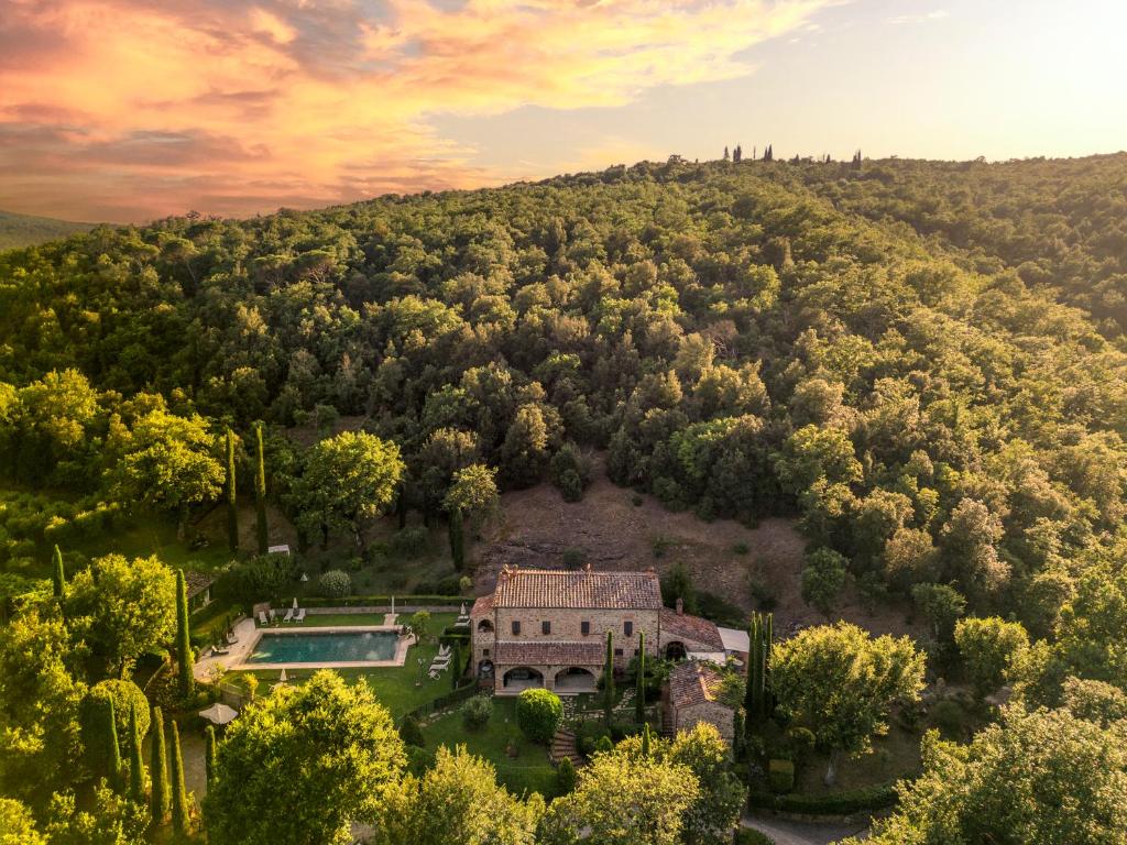 an aerial view of a house in a forest at Podere la Casina Country Chic in Rigomagno