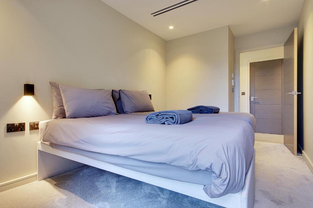 Postel nebo postele na pokoji v ubytování Luxury 2 bed 2 bath Apartment