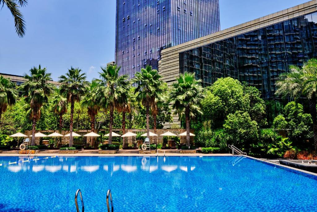 Bazén v ubytování DoubleTree by Hilton Heyuan nebo v jeho okolí