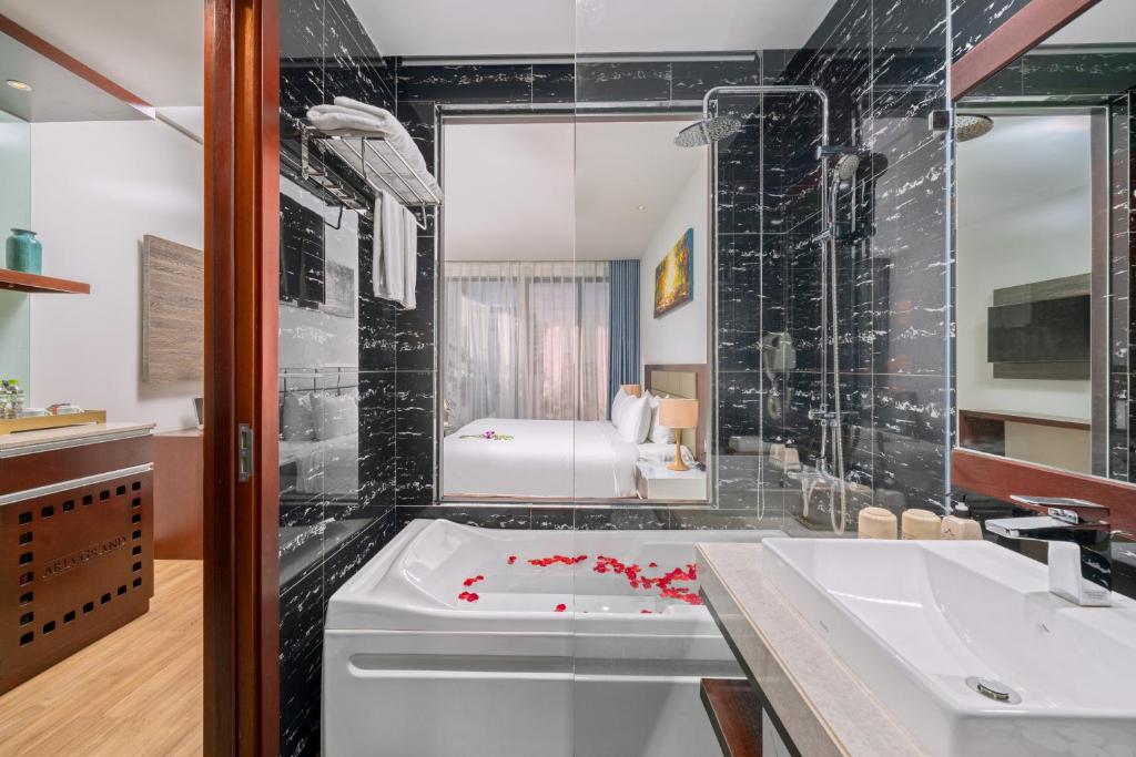 Junior Balcony Double with Bathtub (Welcome Fruit)