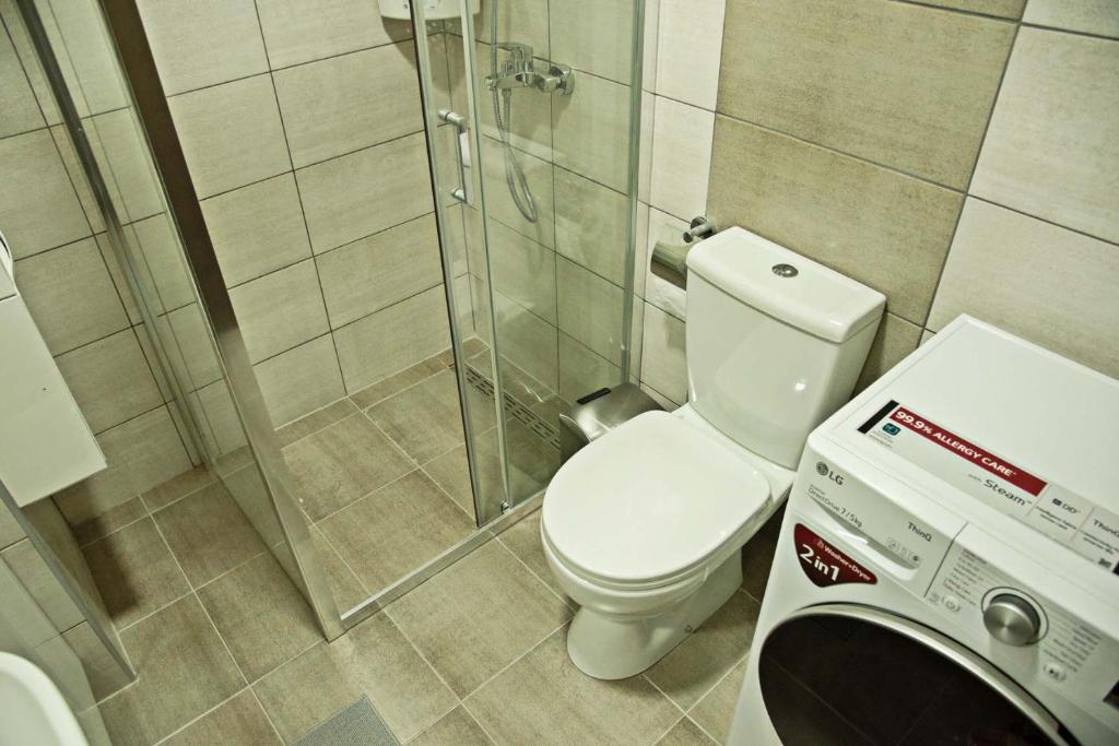 Koupelna v ubytování AquaVista Apartman sopstveni parking uz doplatu