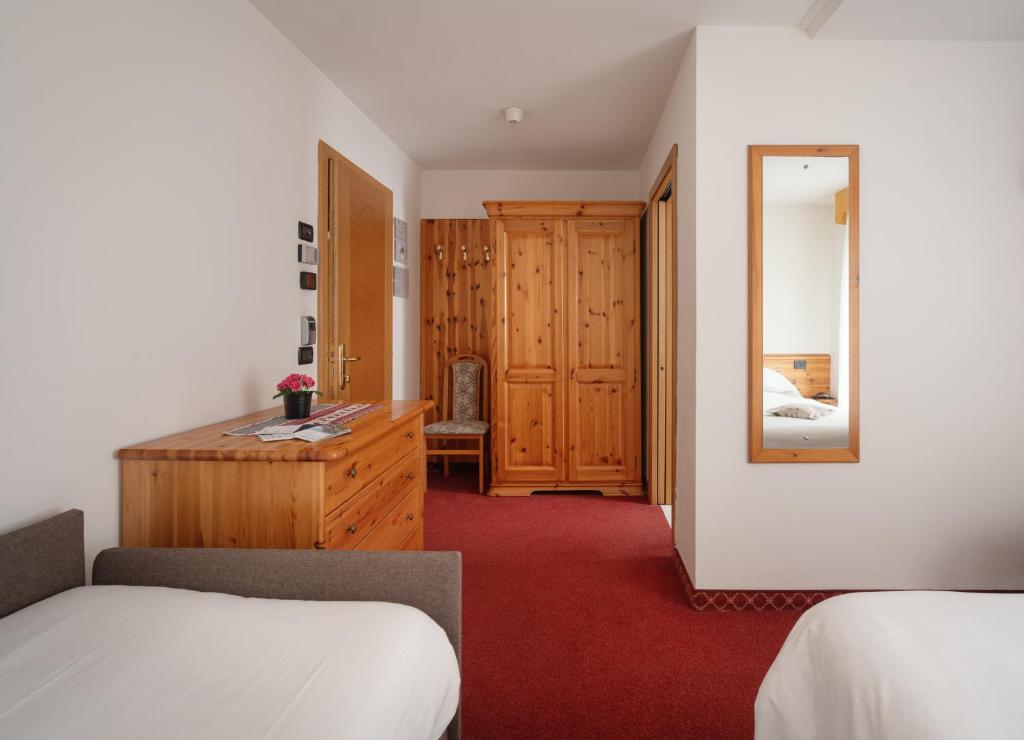 Łóżko lub łóżka w pokoju w obiekcie Hotel Villa Emma