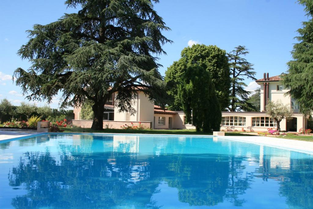 a large swimming pool in front of a house at Relais Villa Valfiore in San Lazzaro di Savena