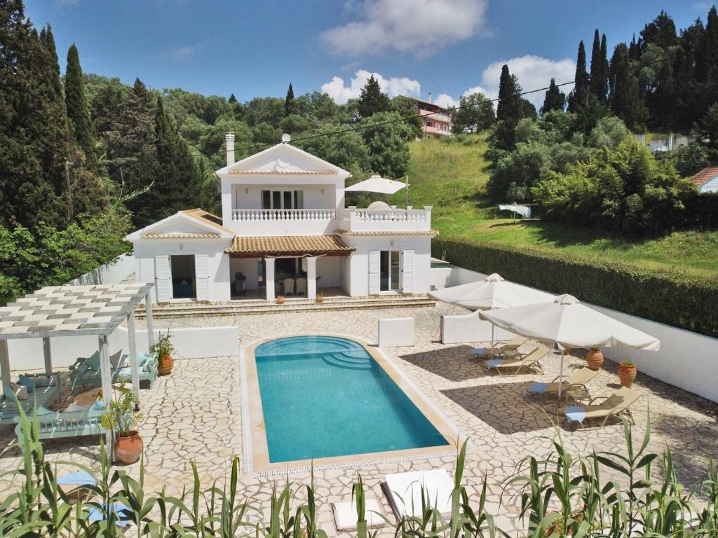 Πισίνα στο ή κοντά στο Helios Court Villa