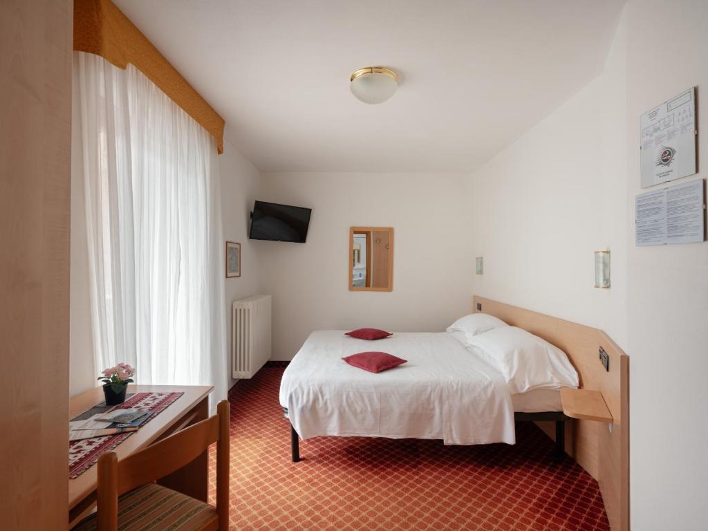 Łóżko lub łóżka w pokoju w obiekcie Hotel Villa Emma