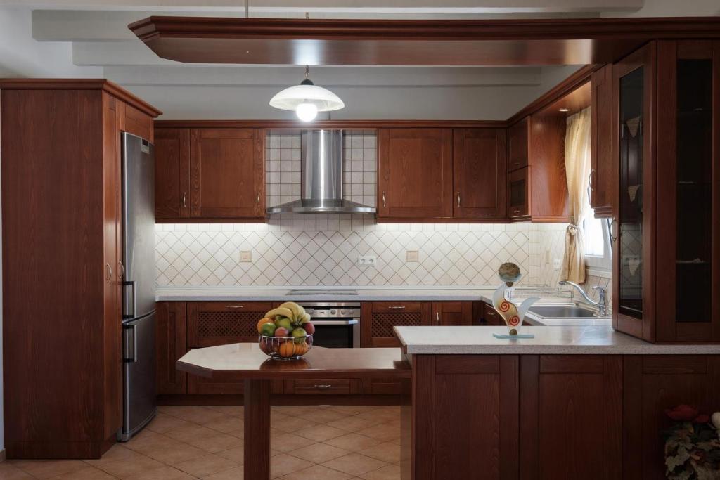 A kitchen or kitchenette at Villa Xampelo