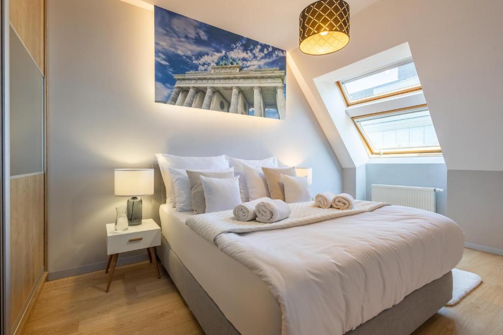 Posteľ alebo postele v izbe v ubytovaní Apartament 24 AbsyntApart Rynek Wrocław