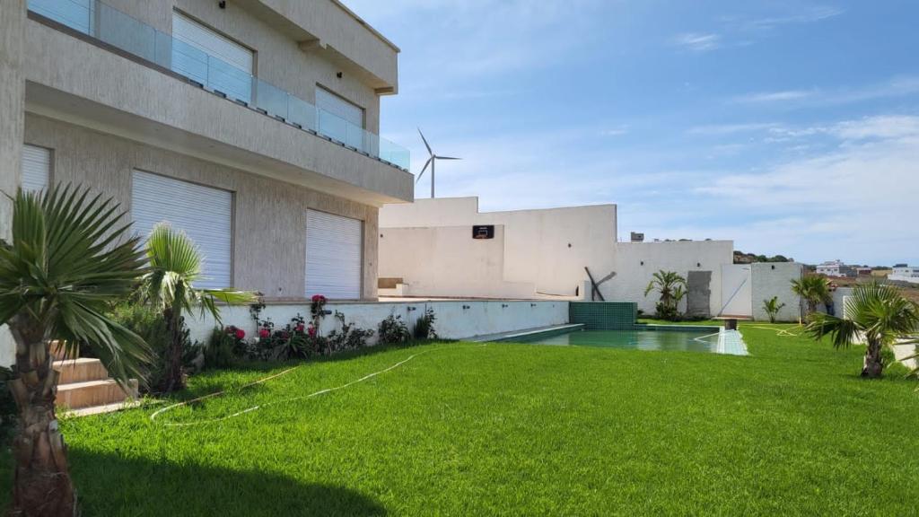 Taman di luar Villa Beni Mejmel avec vue exceptionnelle