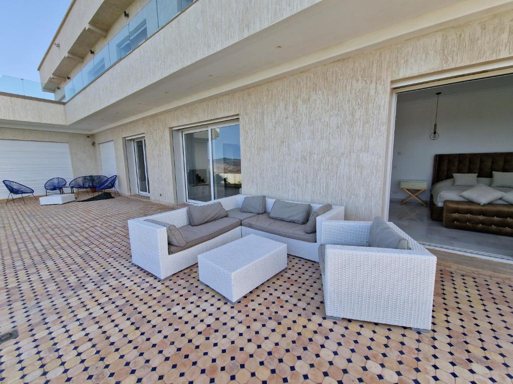 Ruang duduk di Villa Beni Mejmel avec vue exceptionnelle