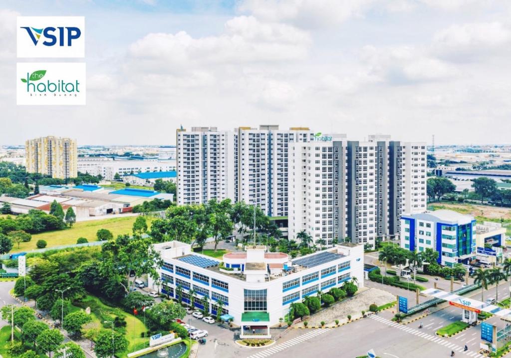 an aerial view of a city with tall buildings at 新加坡工業區vsip旁邊方便的寧靜大樓 in Thuan An