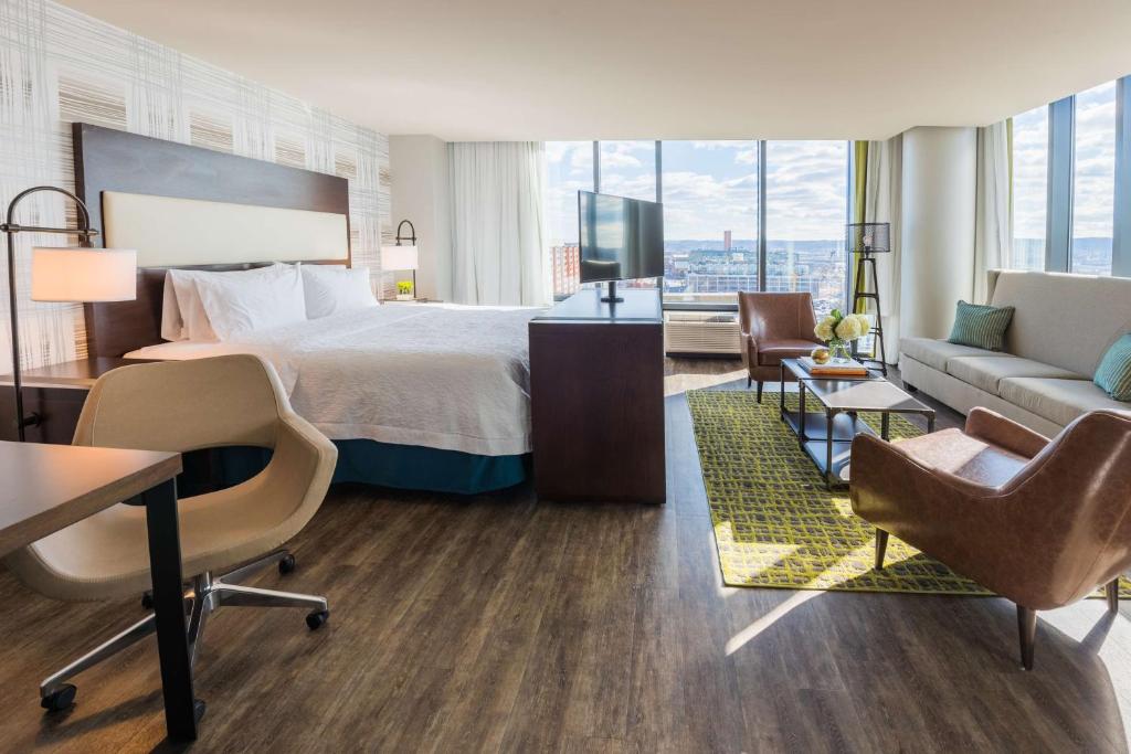 Hampton Inn & Suites Washington, D.C. - Navy Yard - King Studio Suite - Non Smoking
