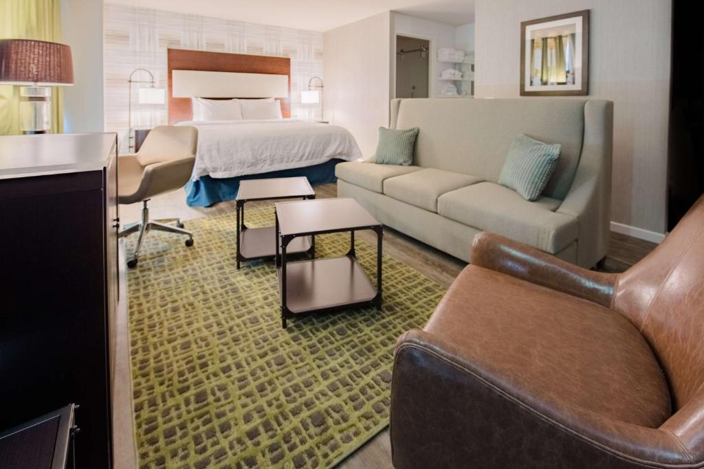 Hampton Inn & Suites Washington, D.C. - Navy Yard - King Studio Suite - Non Smoking