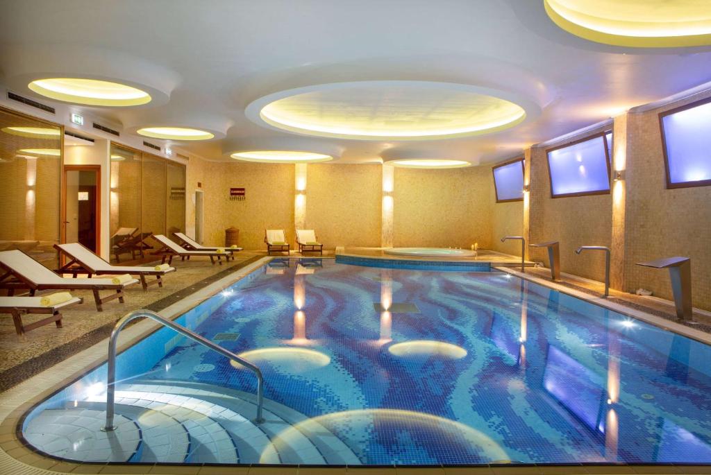 Bazén v ubytování Ramada by Wyndham , Athens Club Attica Riviera nebo v jeho okolí
