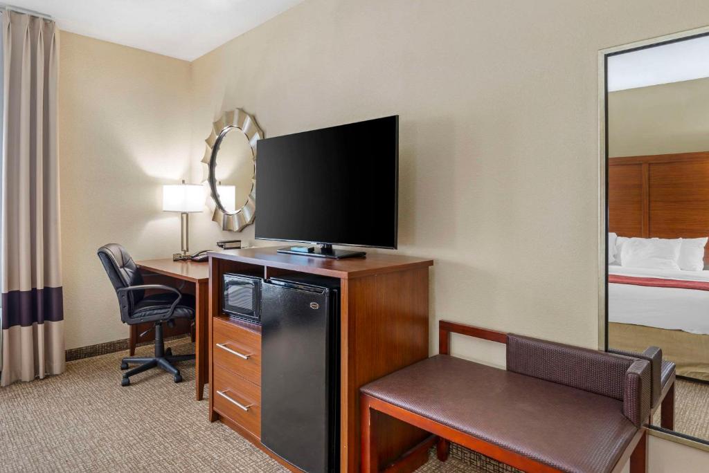 Comfort Suites At Virginia Center Commons - Suite King - Accesible/No Fumadores