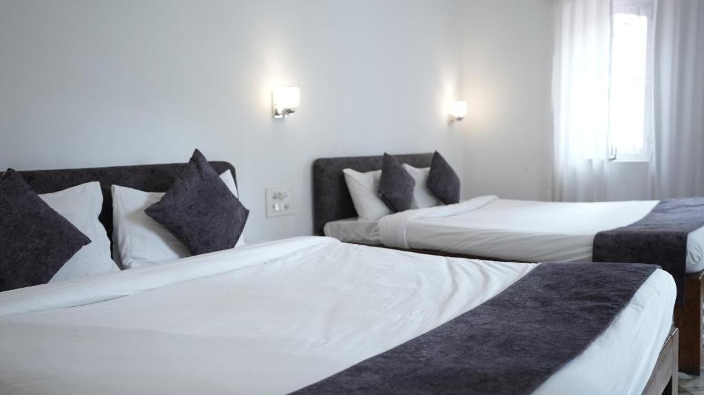 Postel nebo postele na pokoji v ubytování Anjoned Hostel & Cafe