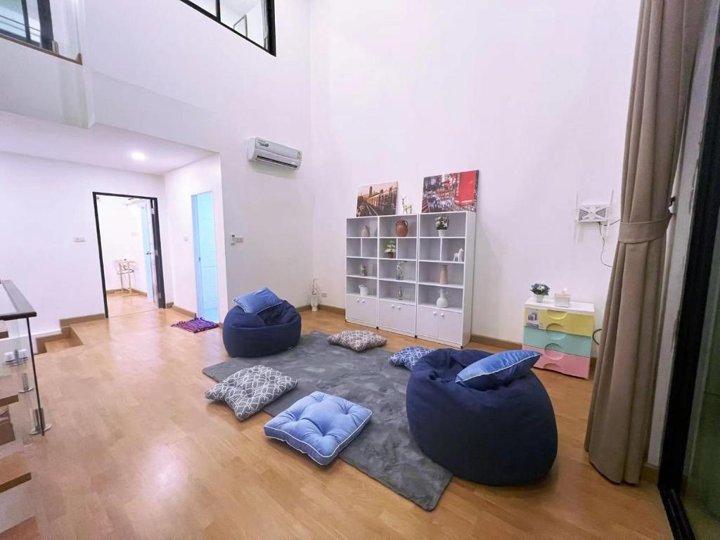 Fotografie z fotogalerie ubytování 市中心4卧6卫别墅/步行街8分钟/门口711 v destinaci Pattaya South