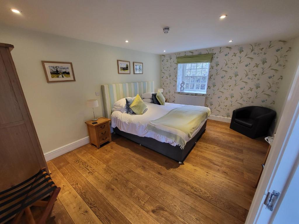 The Manifold Inn Hotel - King Room