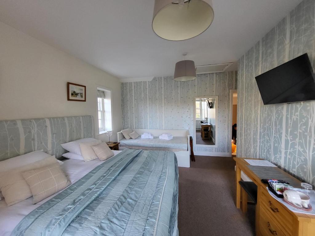 The Manifold Inn Hotel - Triple Room