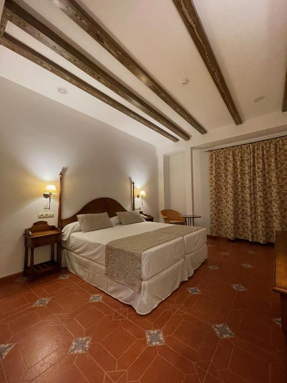 Postel nebo postele na pokoji v ubytování Hotel Rural Cazorla Posada del Cordobés