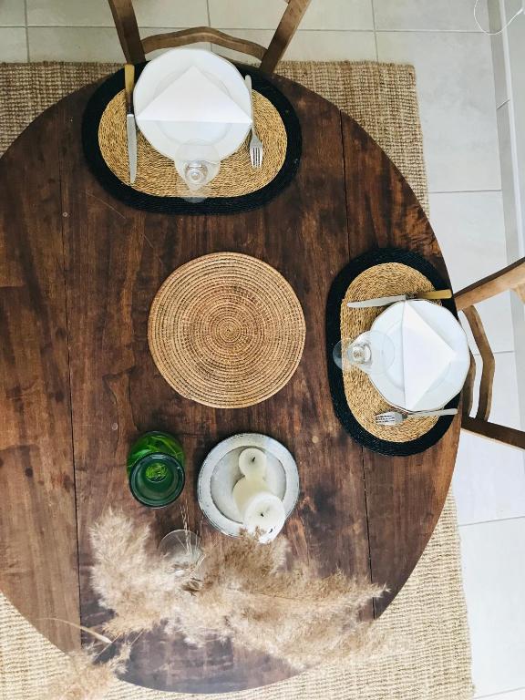 Nápoje v ubytování ferme st pierre 2 suites avec repas, piscine, clim, cheminée ou baignoire spa