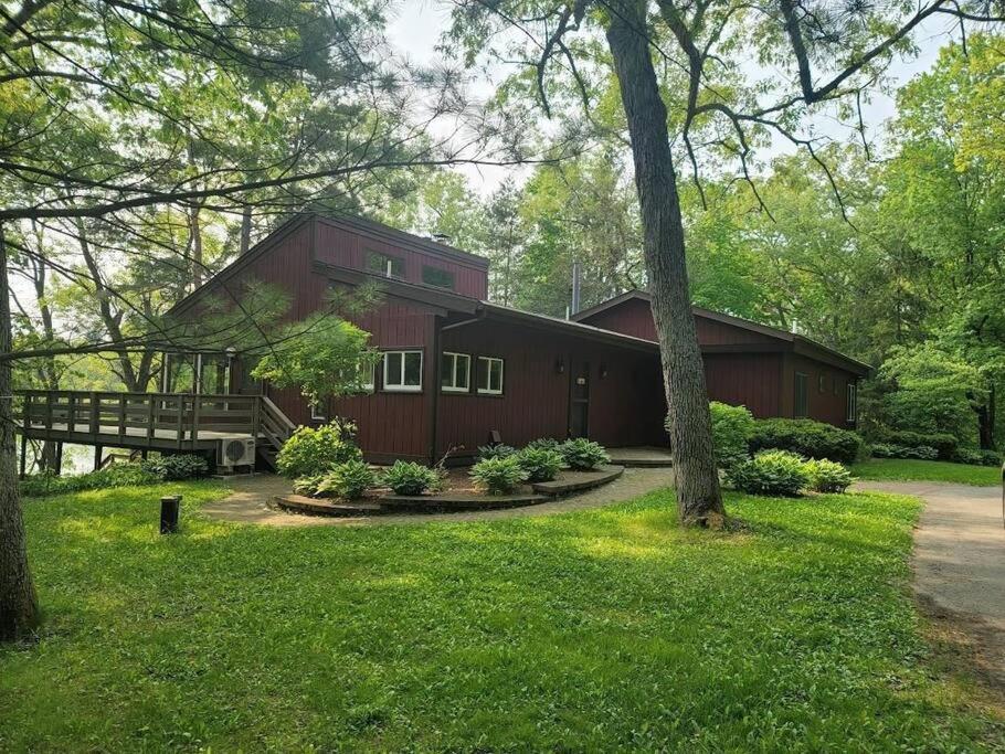 to Black Bear Hollow on Middle Lake., Redgranite (updated prices 2024)