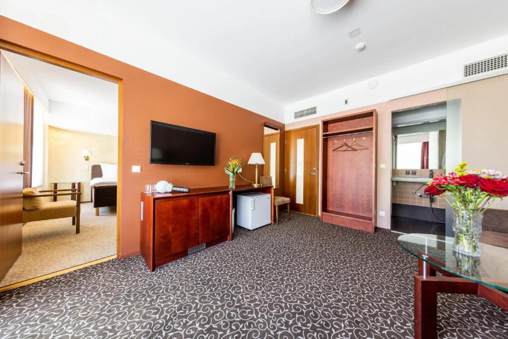 TV a/nebo společenská místnost v ubytování Saaremaa Rannahotell ' Beach Hotel