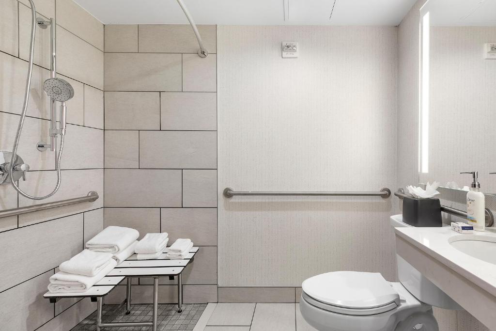 Holiday Inn Manhattan 6th Ave - Chelsea, an IHG Hotel - 