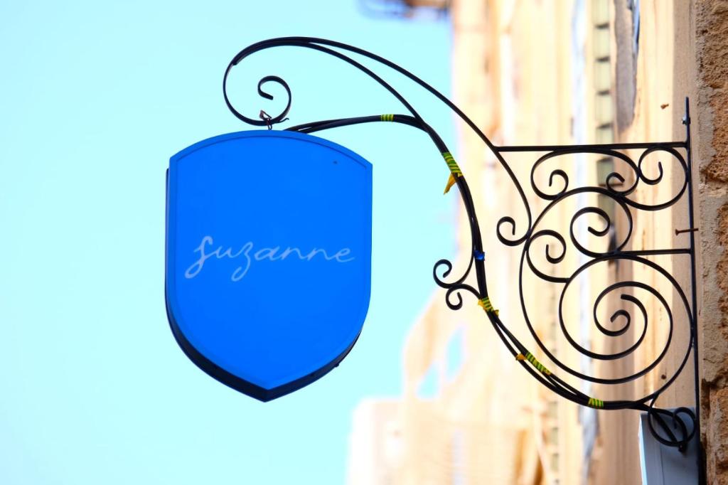 Certifikát, hodnocení, plakát nebo jiný dokument vystavený v ubytování Suzanne Suite