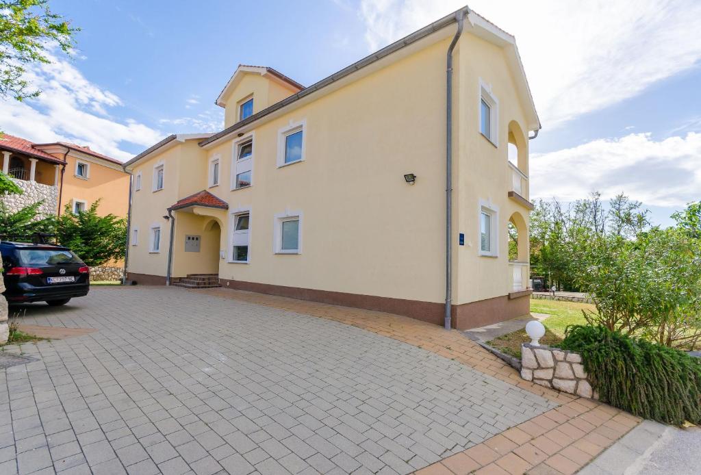 Budova, v ktorej sa apartmán nachádza