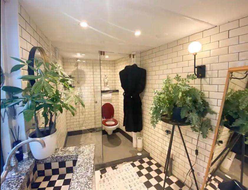 The Enlightened House Luxury Suites - Resim 17