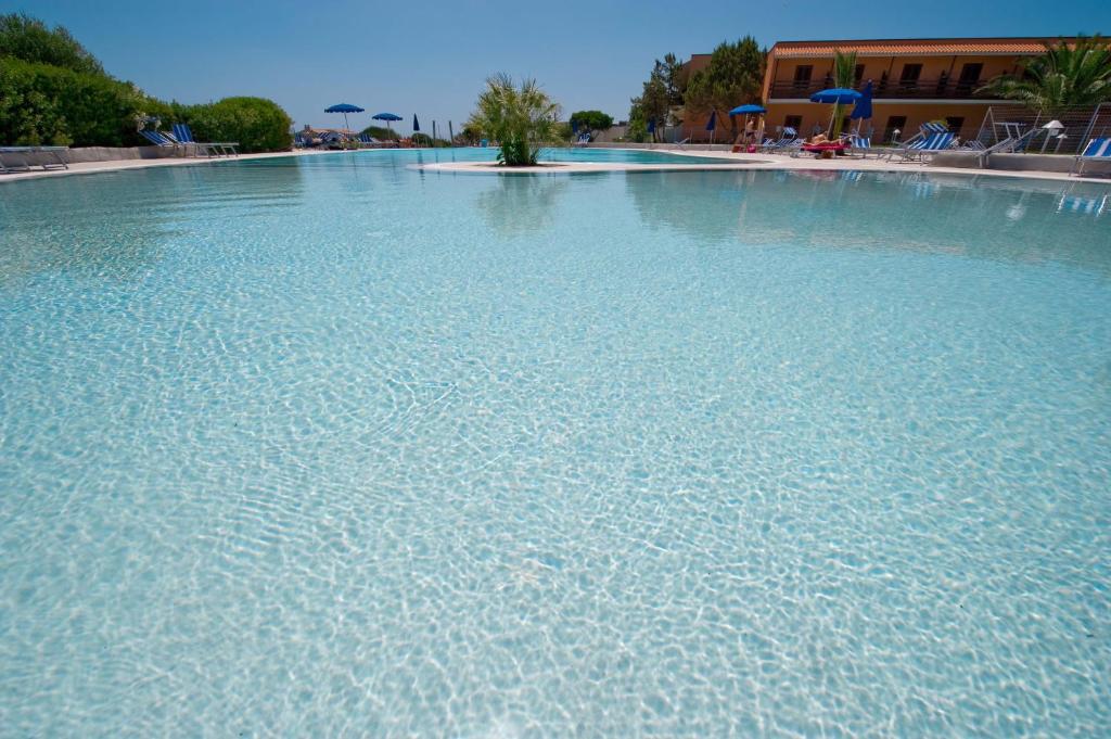 Bazén v ubytování Hotel Cala Reale nebo v jeho okolí