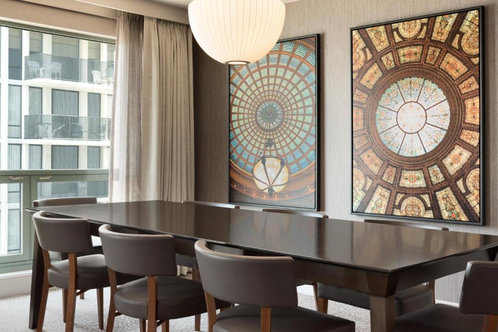 Hilton Chicago Magnificent Mile Suites photo