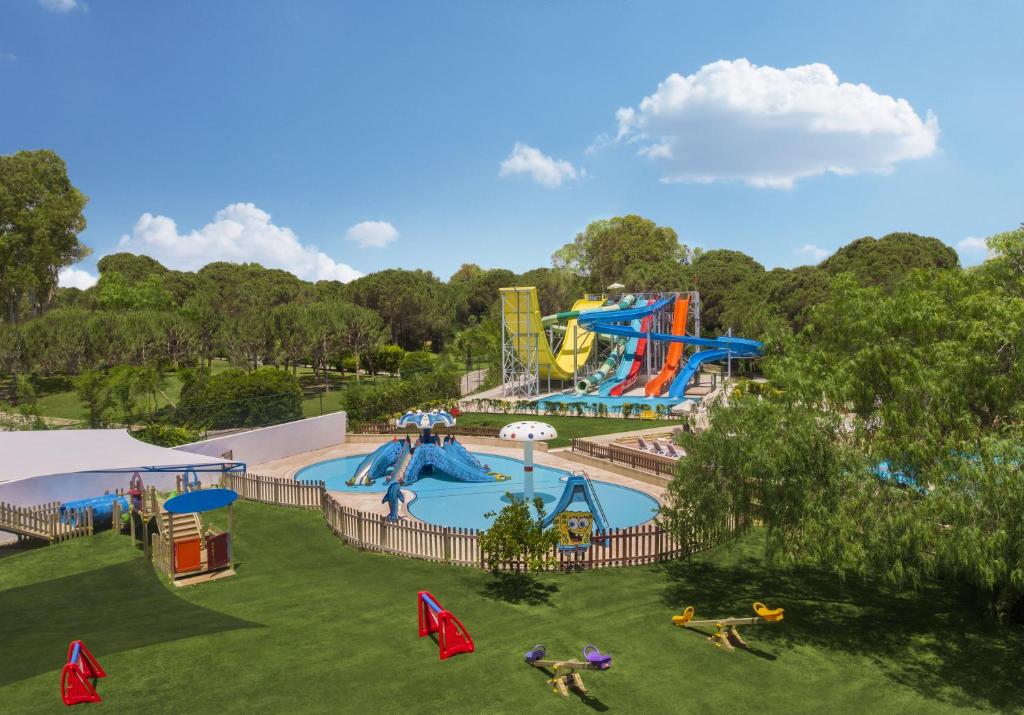 Bazén v ubytování Sirene Belek Hotel nebo v jeho okolí